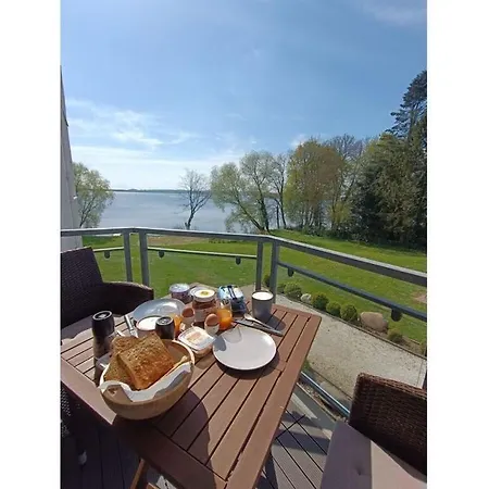 Aan Het Ploener Meer Semesterbostad